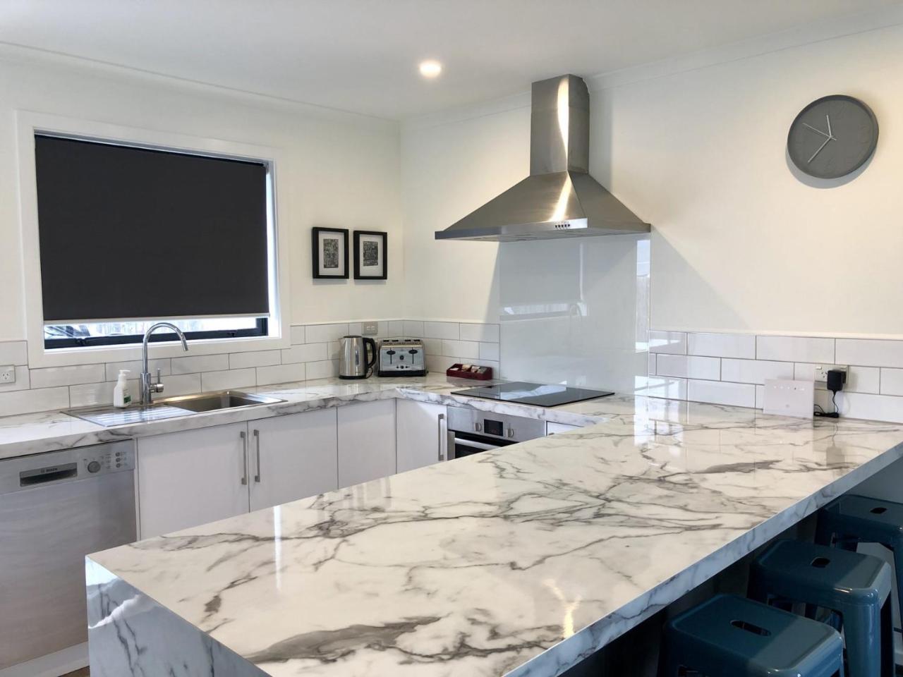 Townhouse Feel In Irishman Villa Twizel Habitación foto